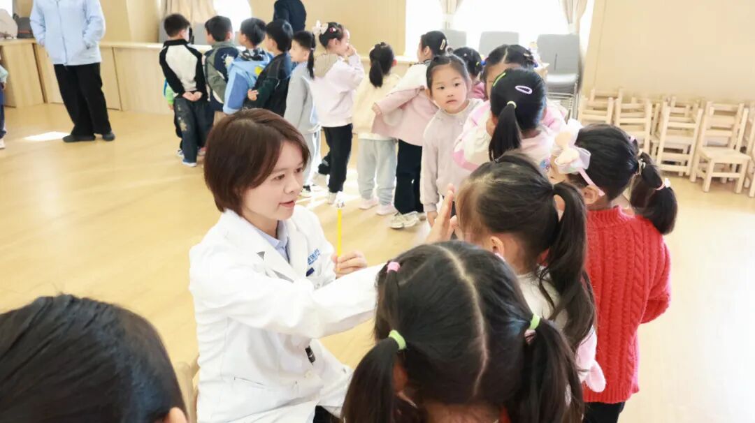 合肥瑶海普瑞眼科医院走进板桥里幼儿园开展近视防控公益
