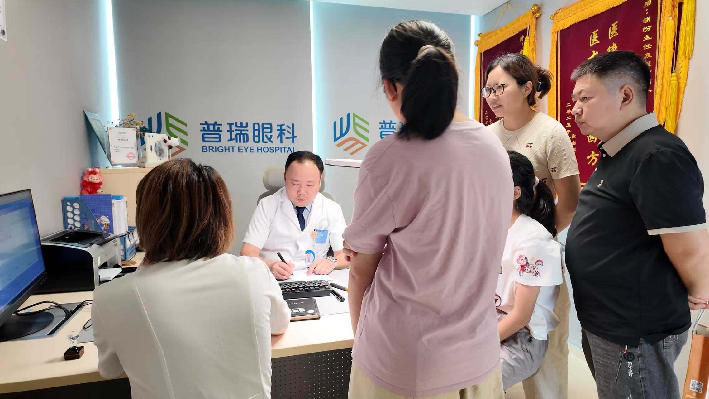 合肥瑶海普瑞视光科普｜胡盼主任：调节灵敏度与散瞳验光，家长该知道的那些事