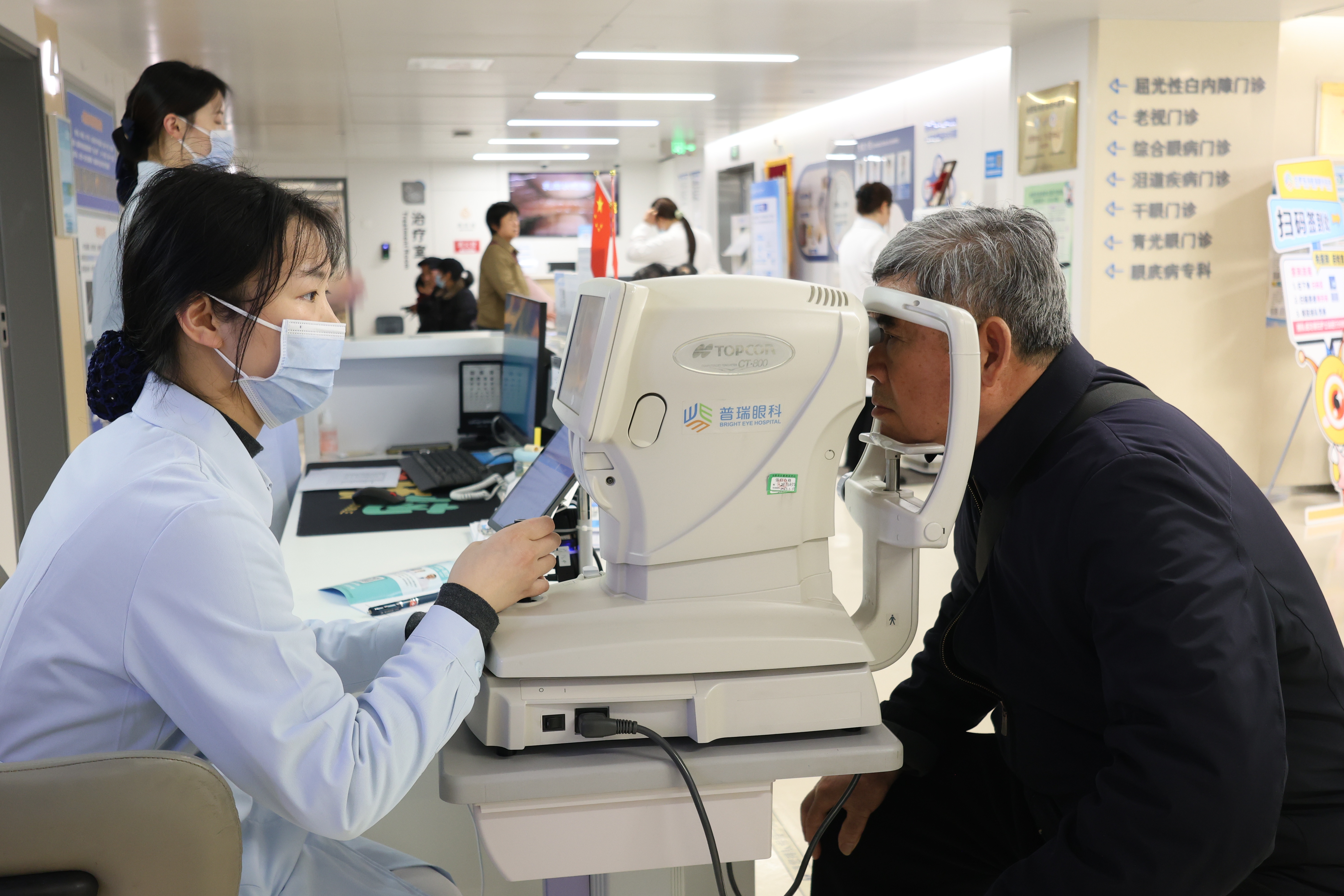 江顺华院长聊白内障：这类患者长途坐飞机，机舱干燥加用眼疲劳怎么熬过来？