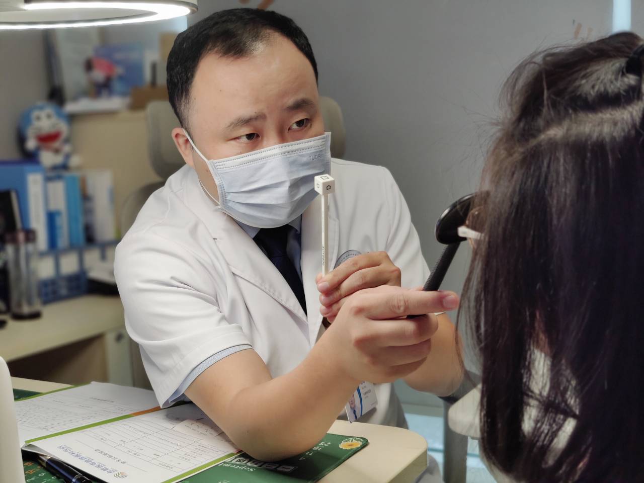江顺华院长聊白内障：没做手术的白内障，合并干眼该怎么选人工泪液？含防腐剂的取舍