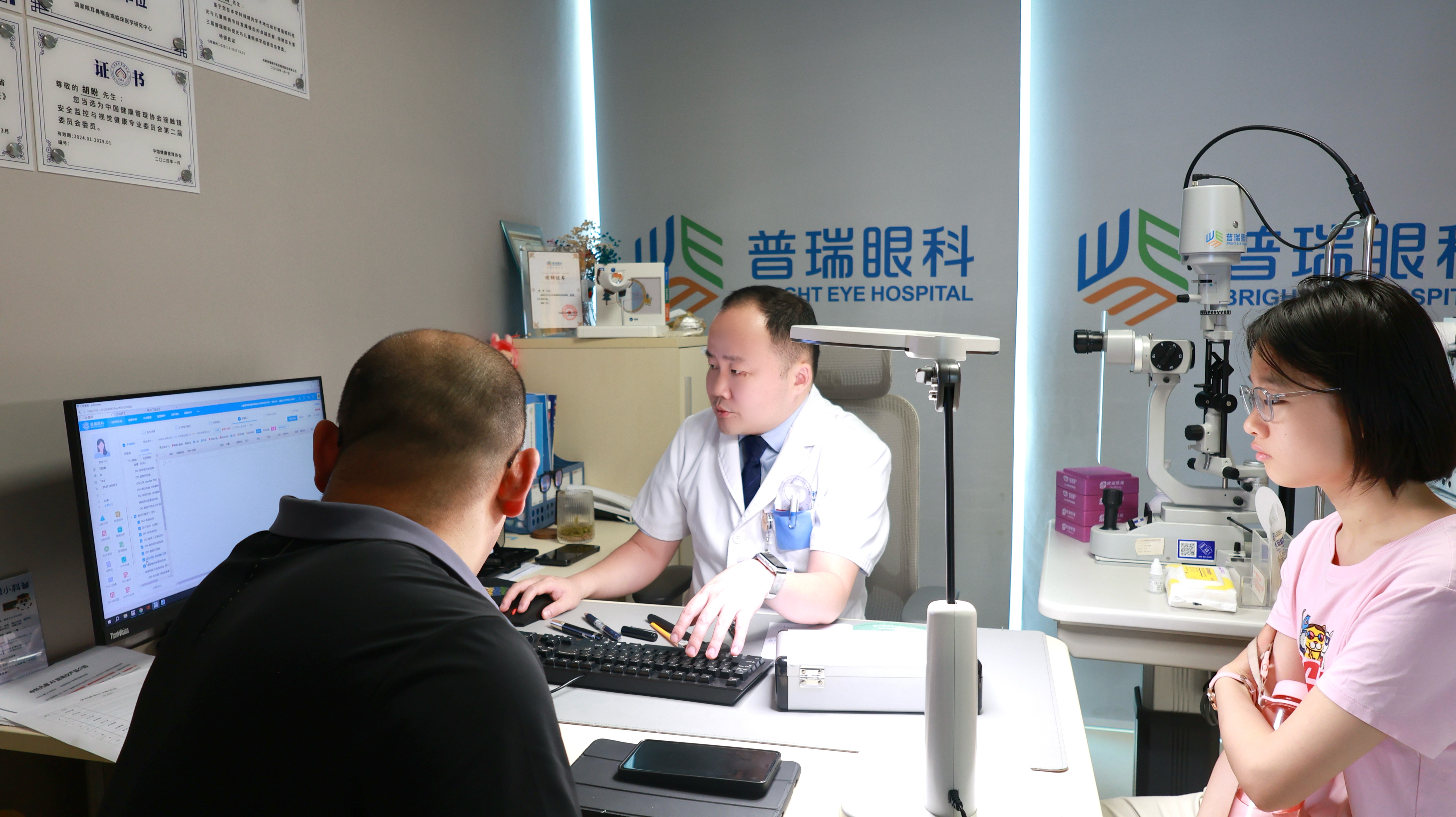 胡盼主任聊OK镜：离焦框架镜和抗疲劳镜片能"叠加"吗？看近总发酸的孩子怎么选
