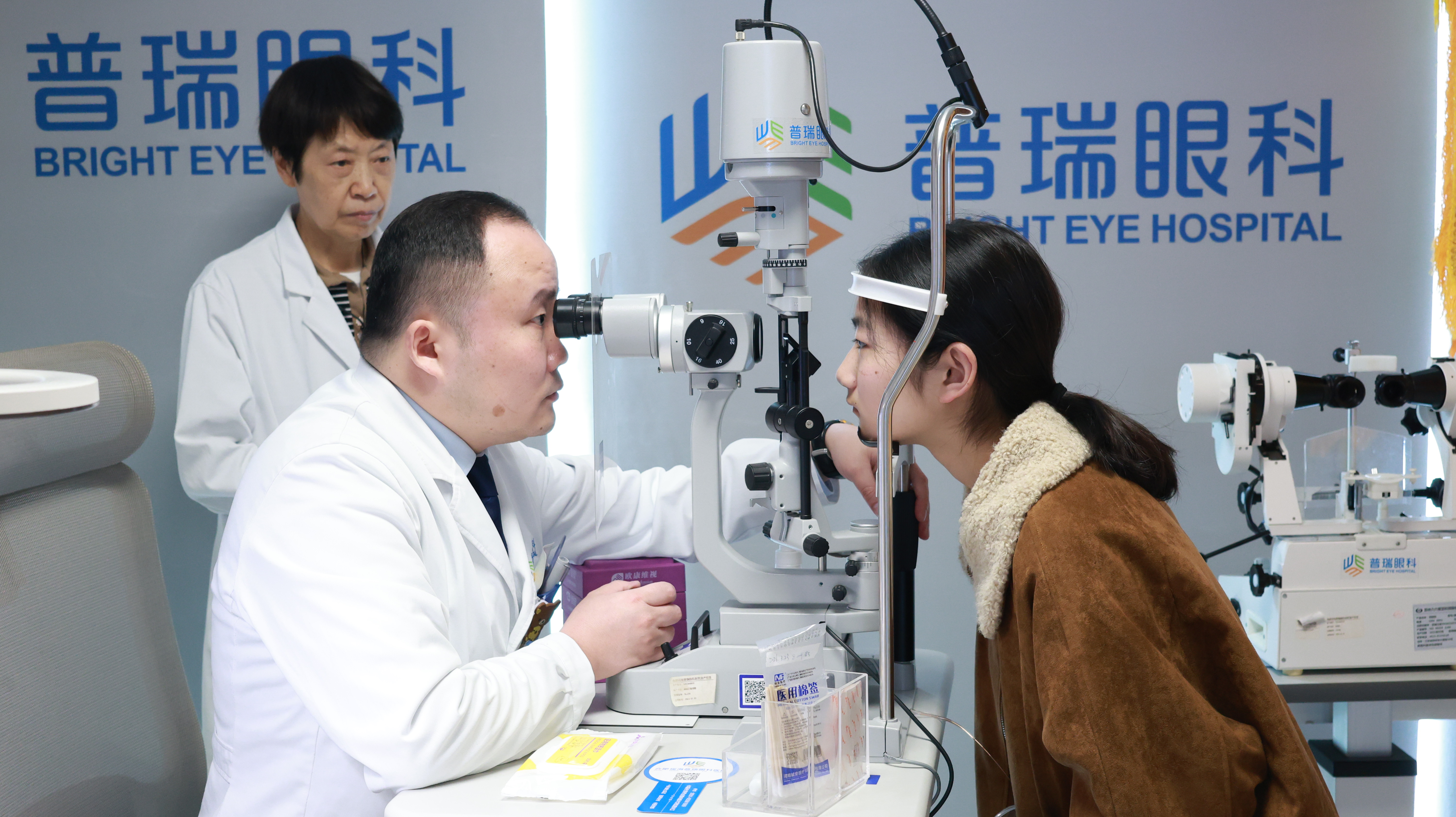 胡盼主任聊OK镜：有斜视的孩子，离焦框架镜还能不能配？适配时要多留意哪几件事