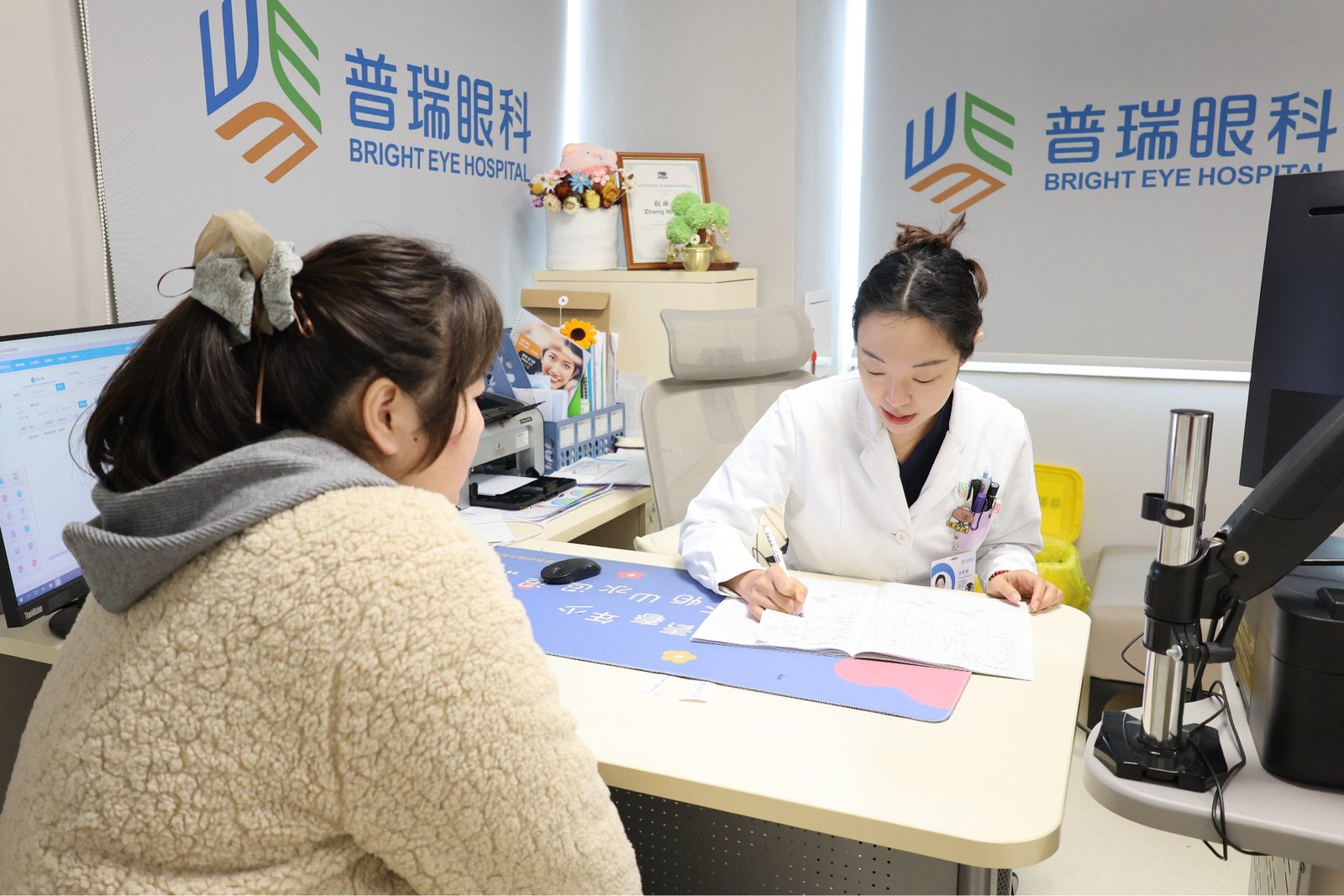 张婉君院长聊近视手术：睡眠时长不够，为什么也会加速近视进展？医生提醒别只盯用眼时间