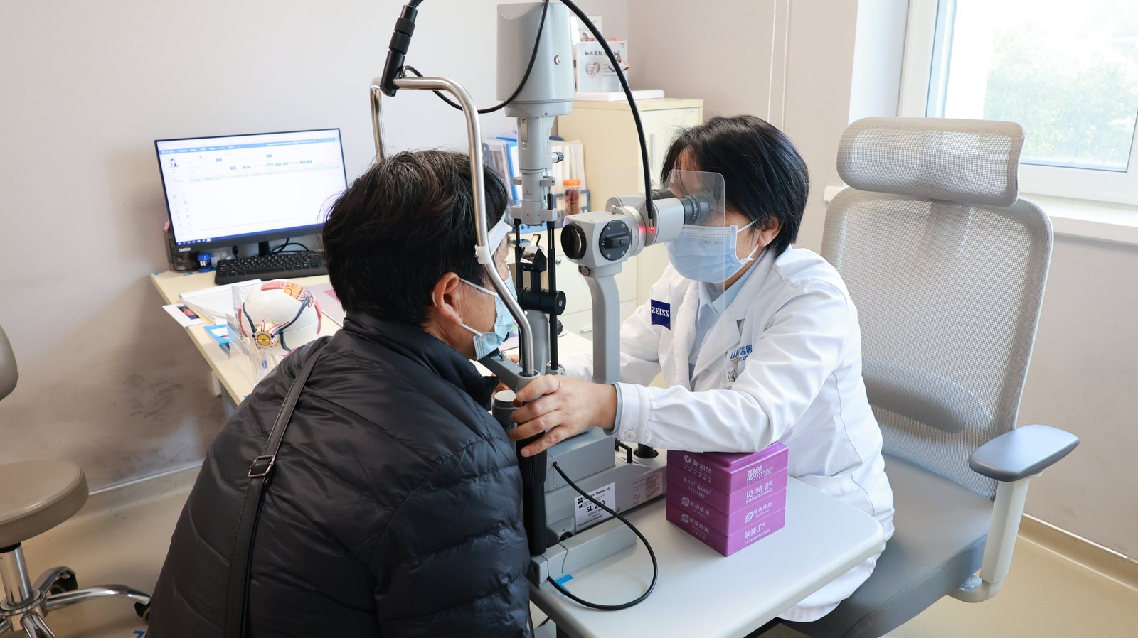 江顺华院长聊白内障：白内障合并睑缘炎蠕形螨，术前为何要先清眼表？医生怕的是感染