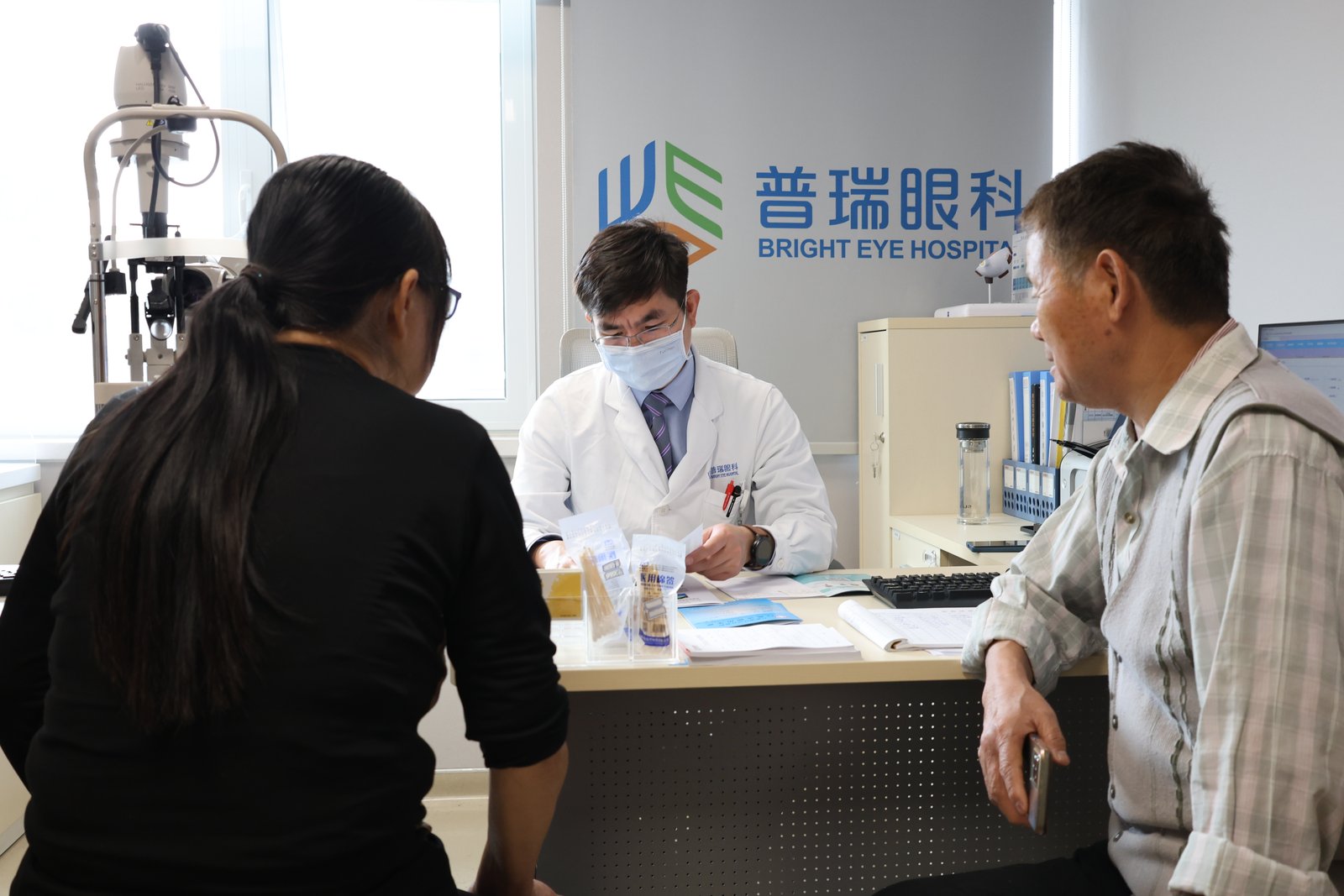 江顺华院长聊白内障：白内障合并慢性泪囊炎，先做泪道还是晶体？医生主张先处理泪道