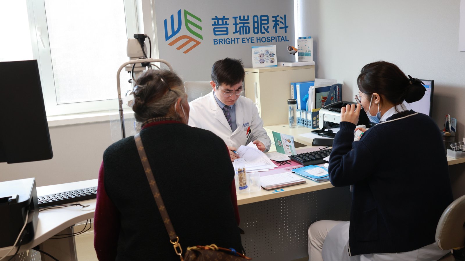 江顺华院长聊白内障：白内障术前长了麦粒肿霰粒肿，手术要往后推吗？医生先看红肿期