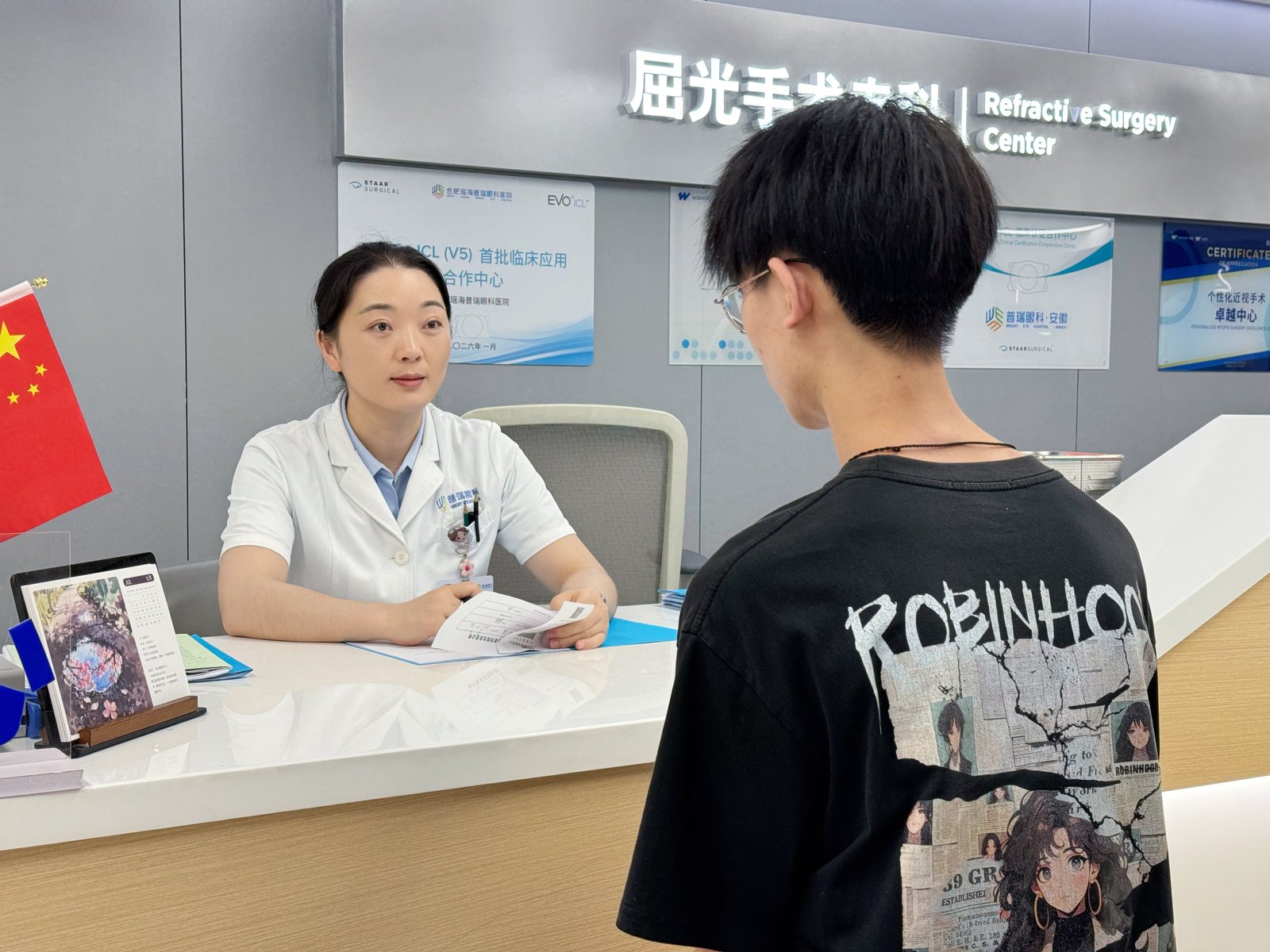 张婉君院长聊近视手术：度数涨得快，是眼镜没配好还是用眼习惯的问题？医生提醒先排查习惯
