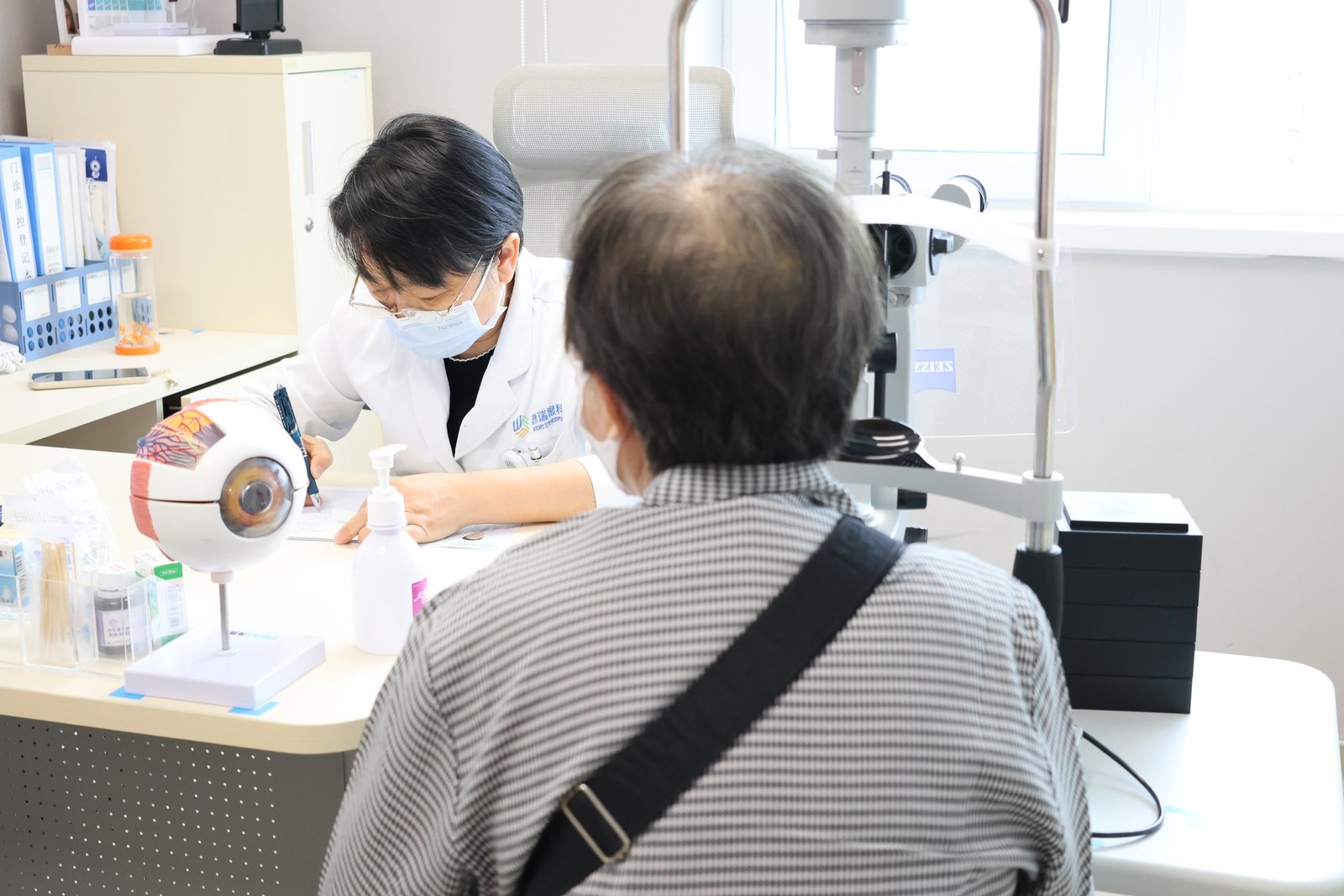 江顺华院长聊白内障：白内障手术前为何要散大瞳孔？医生说为的是操作空间