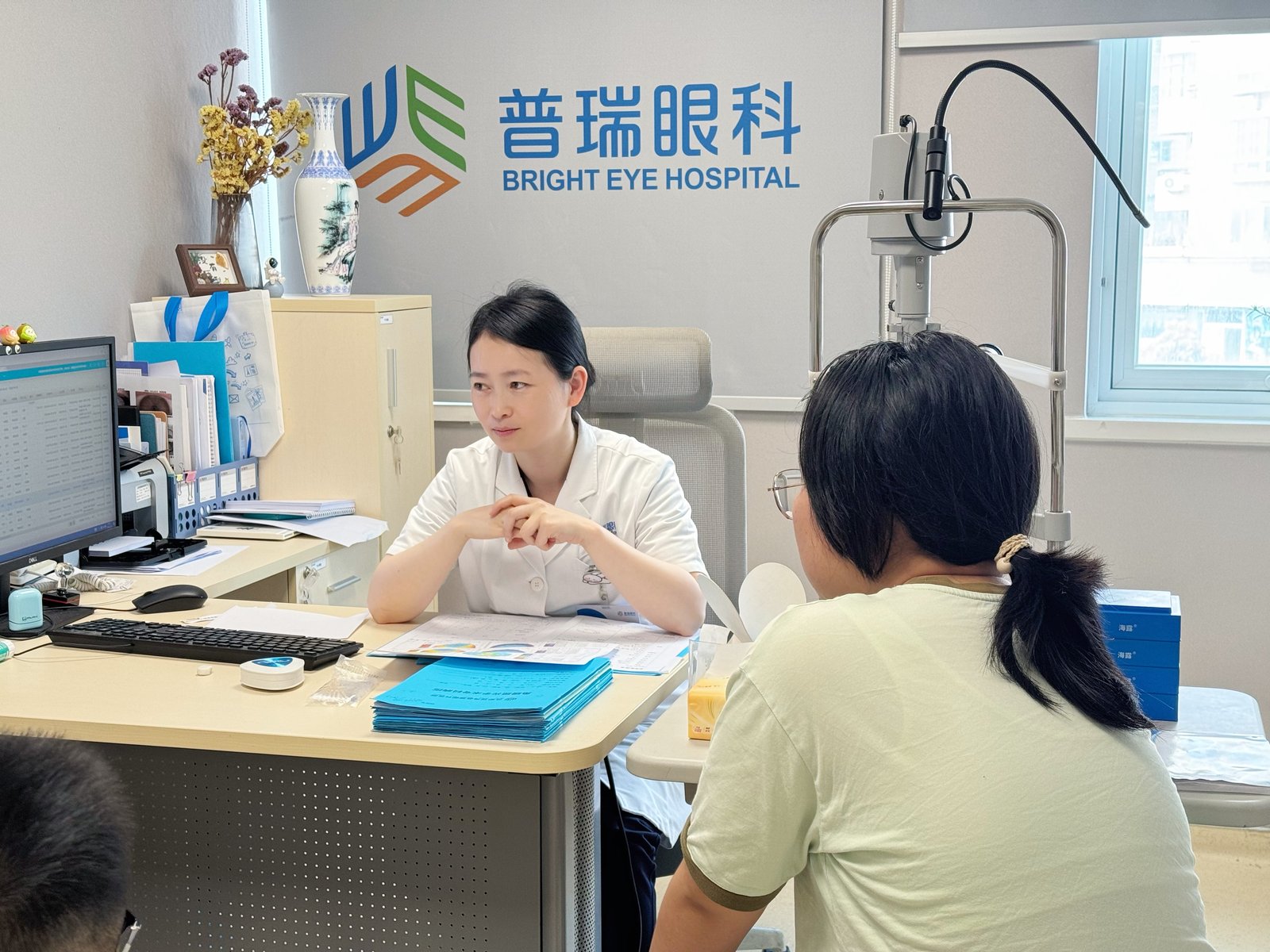 张婉君院长聊近视手术：孩子近视了要不要坐前排？医生提醒座位不等于矫治