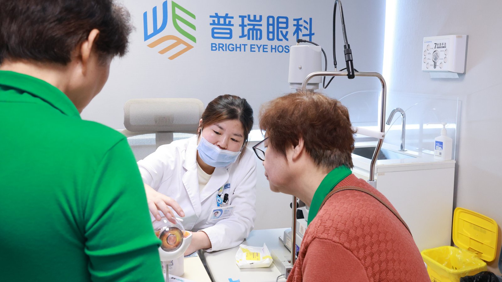 江顺华院长聊白内障：白内障患者能用电吹风对着眼睛吹吗？医生更担心眼表干燥