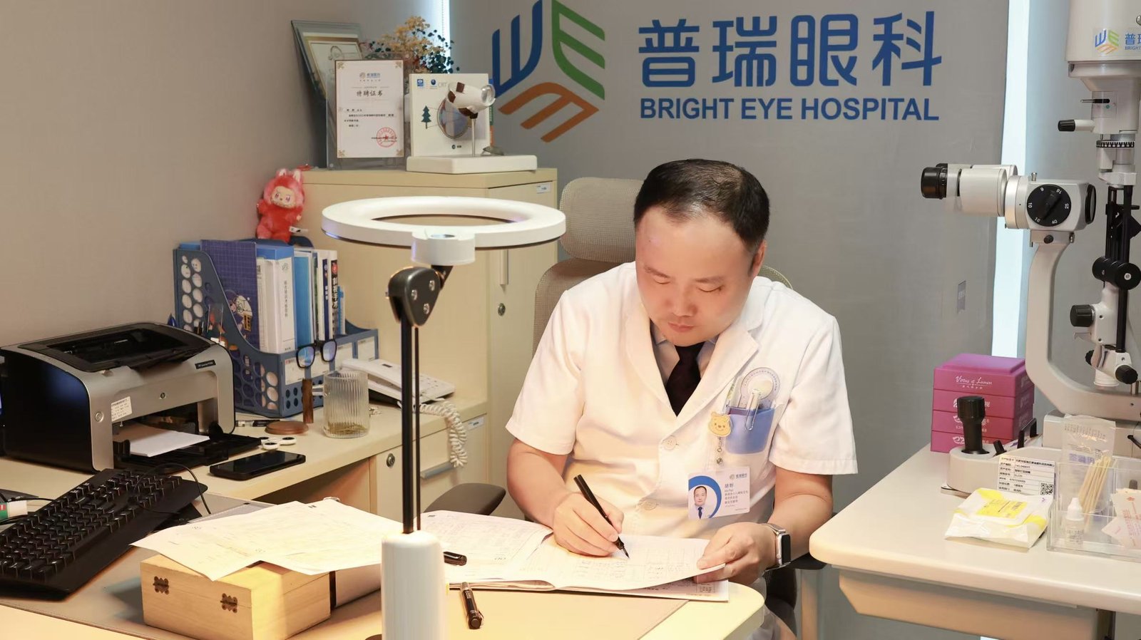 胡盼主任聊OK镜：验配前为何要先模拟几次摘戴？医生分享缓解初戴恐惧的小步骤