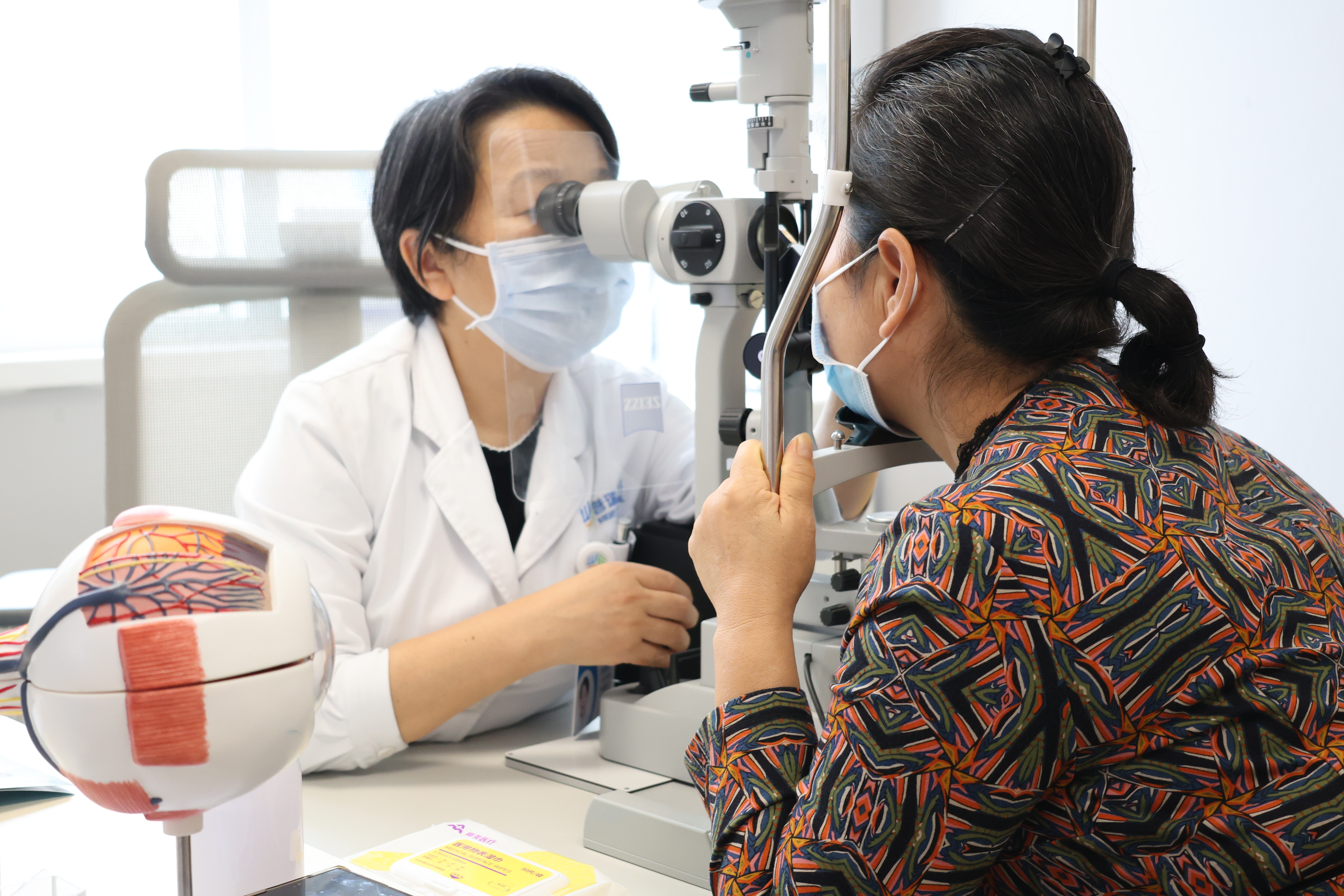 江顺华院长聊白内障:子女不在身边,术后恢复怎么远程盯?