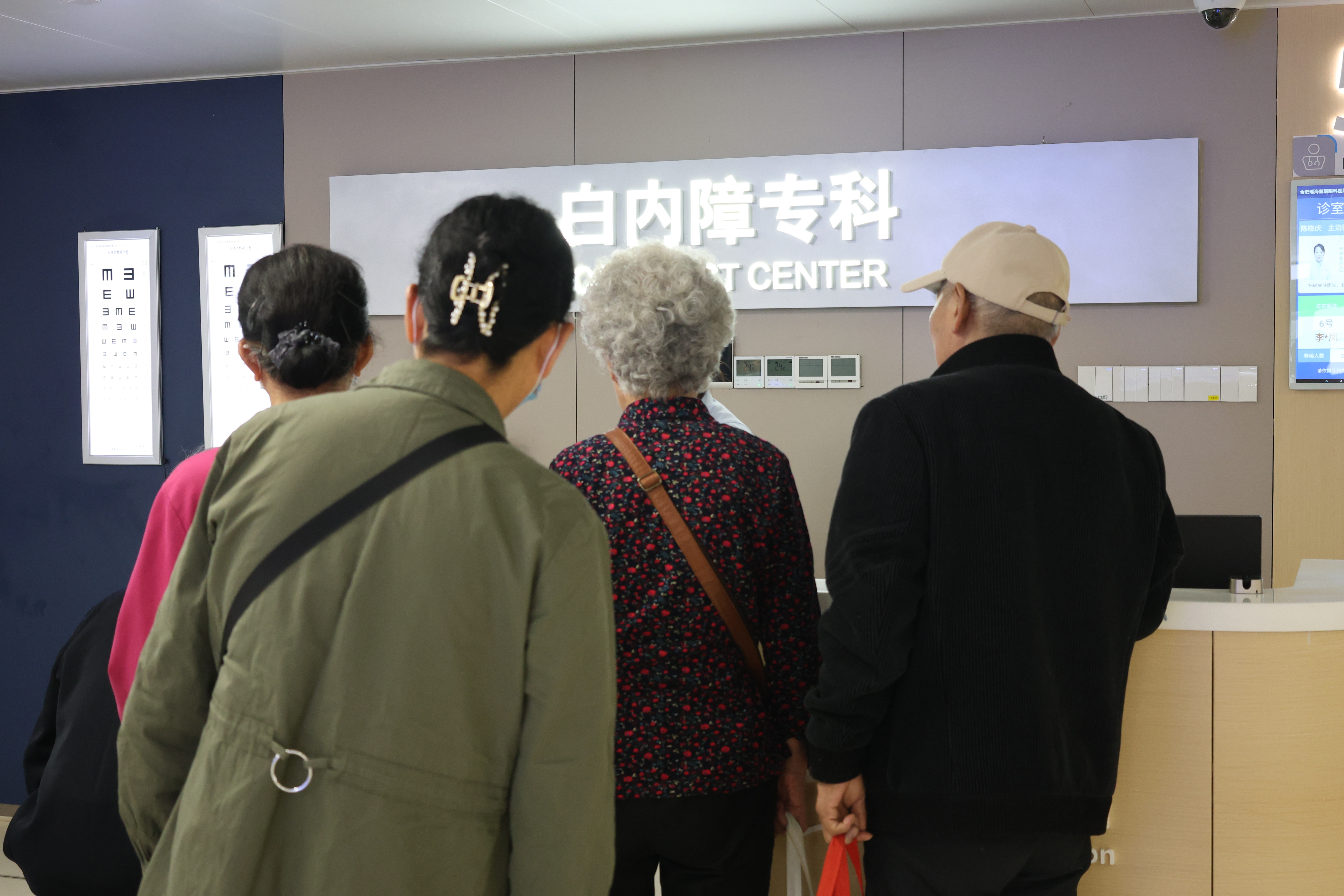 江顺华院长聊白内障:给卧床老人安排术后护理,先改床头高度和翻身方向