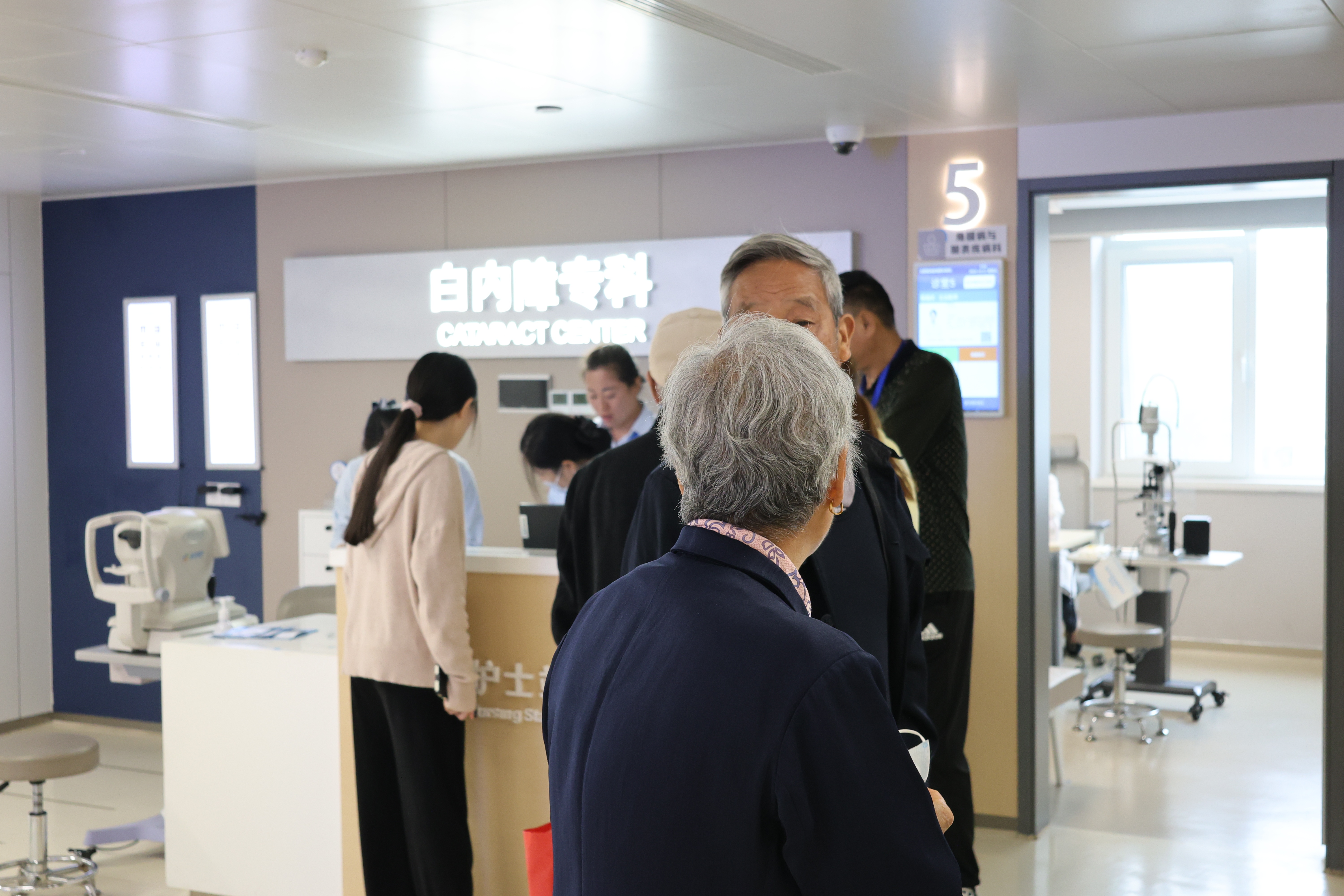 江顺华院长聊白内障：手术费用紧，术前检查能不能少做？